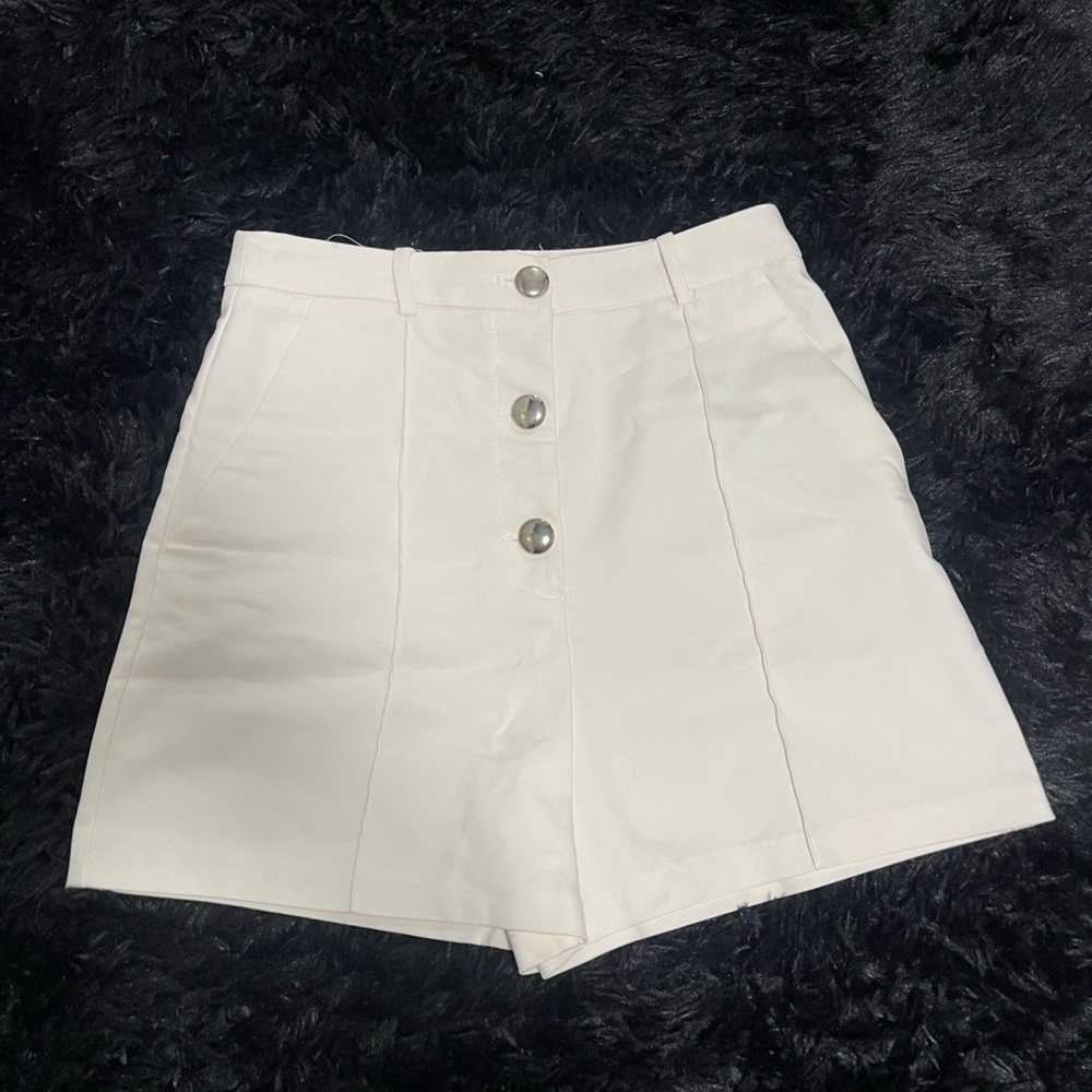 Zara short completely new in good condition